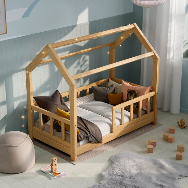 Le bureau pour enfants FLEX Comfy conçu par NUKI selon les principes  Montessori.